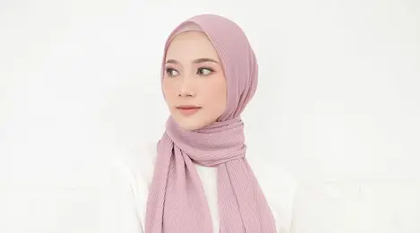 7 Tutorial Hijab Pashmina Plisket yang Jadi Tren 2021, Simple dan Modis