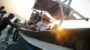 Menuju pulau ini memakan waktu 3 jam perjalanan dengan menggunakan kapal nelayan dari pelabuhan Muara Angke, Jakarta, Senin (25/8/14). (Liputan6.com/Faizal Fanani) 