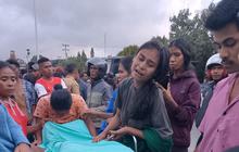 Warga Geruduk Mapolres Sumba Barat, Bawa Jenazah dan Bakar Mobil Dinas