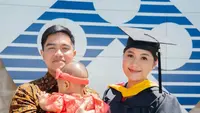 Momen Kaesang Dampingi Sang Istri Wisuda S2 di University of Pennsylvania