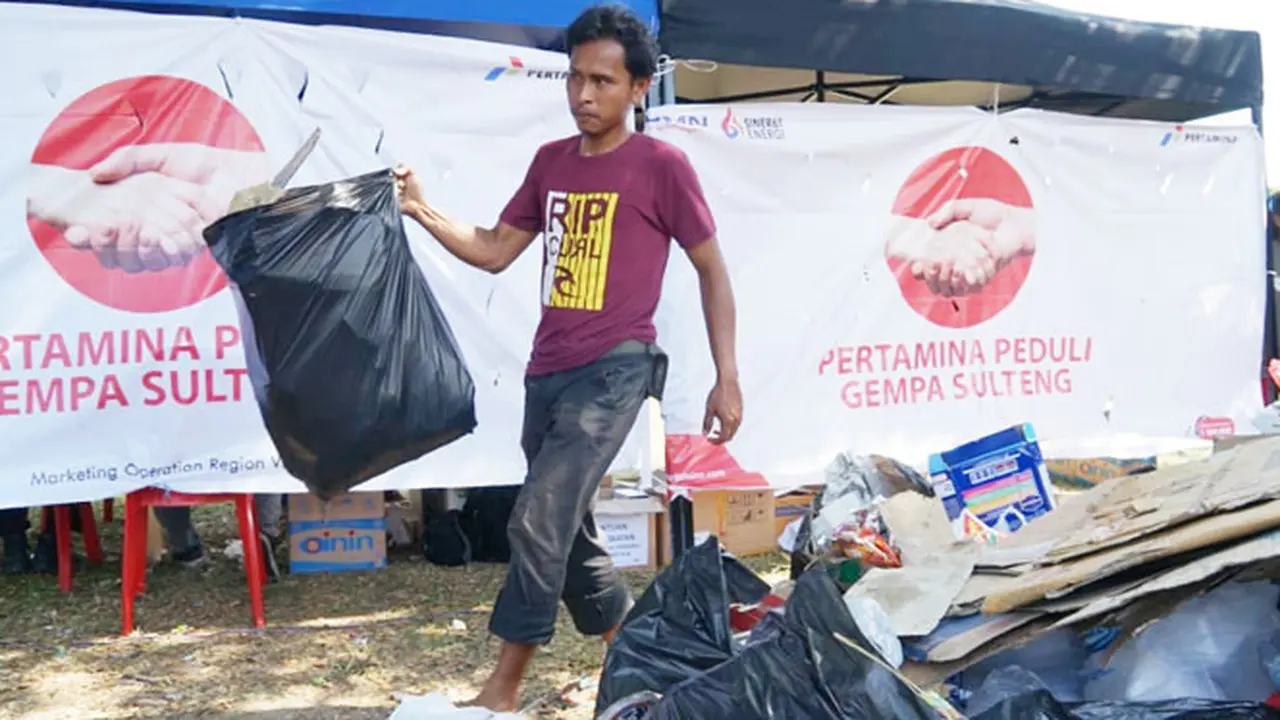 Ini Cara Posko Pertamina Peduli Ajak Masyarakat Palu Bersihkan Lokasi Bencana
