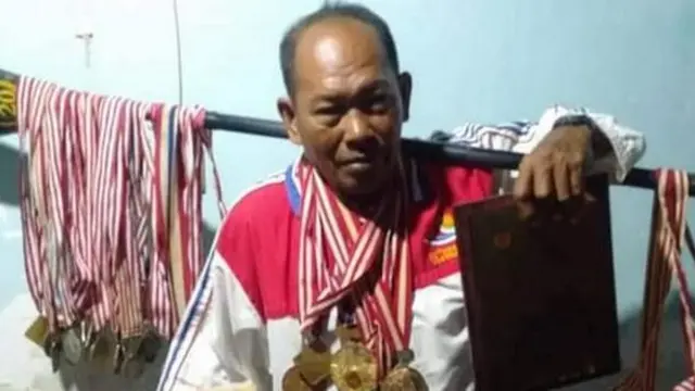 Potret Mantan Atlet Dayung Pilih Jadi Nelayan. Twitter/@bos_sir