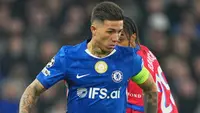 Aksi Enzo Fernandez dalam laga Chelsea vs PSG di 16 besar Liga Champions 2025/2026, Rabu (18/3/2026). (AP Photo/Kin Cheung)