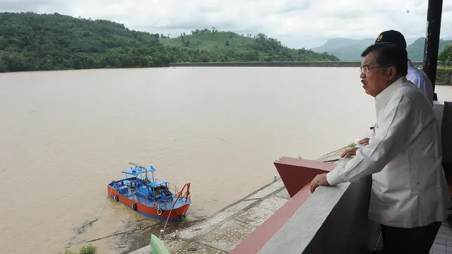 Wapres JK Tinjau Lokasi Banjir di Sulawesi Selatan
