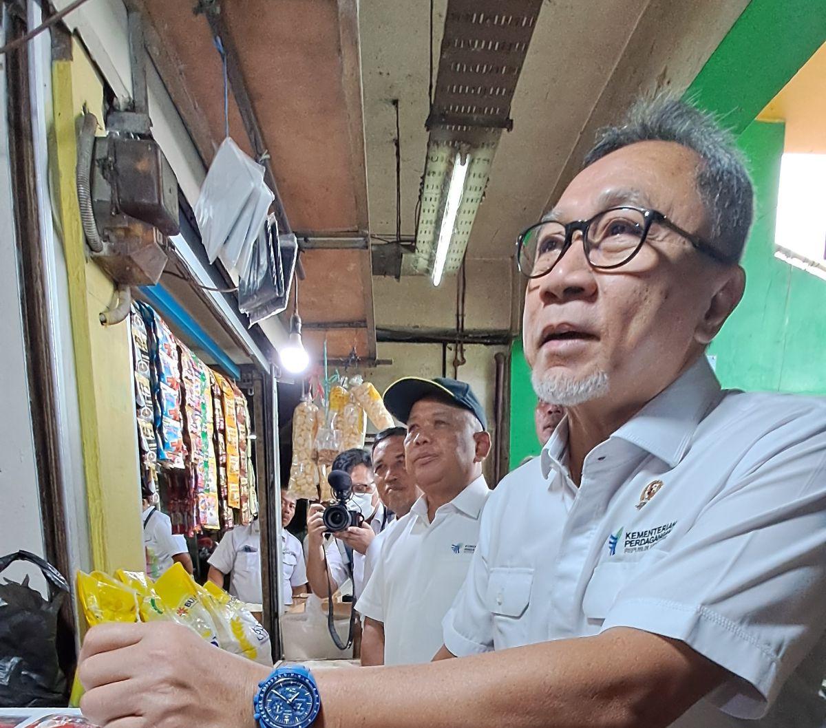 "Wah jauh juga (naiknya)," kata Zulhas di Pasar Klender, Jakarta Timur, Senin (26/2).
