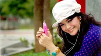 Pelan-pelan, Sheza Idris Biasakan Pakai Jilbab