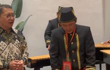 Momen Menteri Nyanyi Diiringi Alat Musik Warisan UNESCO, ‘Dipuji Gak Terbang, Disuruh Nyanyi Gas Bang’