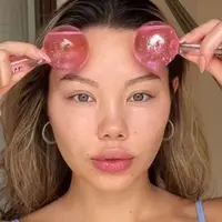 Alat kecantikan untuk perawatan kulit, ice globes roller. (Foto: Instagram/adelinanovak)