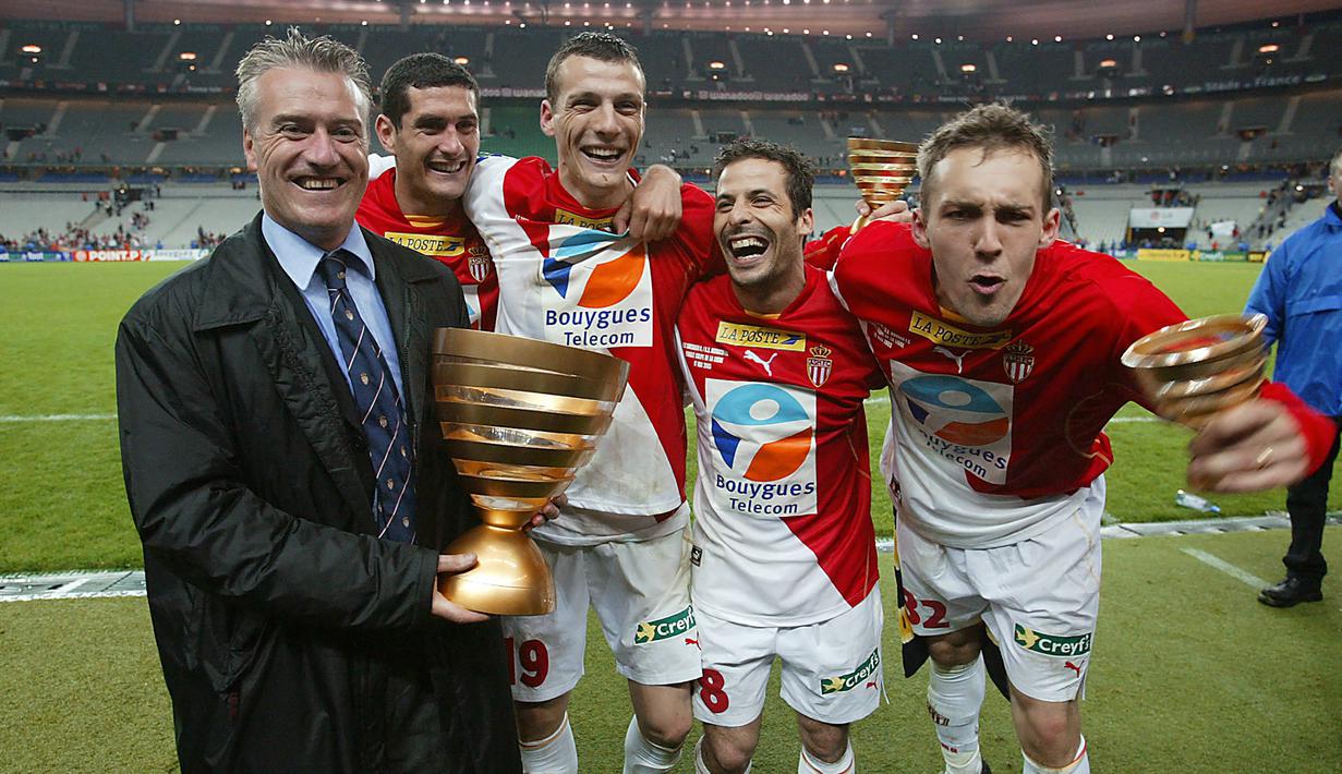 Didier Deschamps. Pelatih berusia 53 tahun yang kini menangani Timnas Prancis ini belum pernah sekalipun mengalami pemecatan saat mengarsiteki Monaco, Juventus dan Marseille. Ditambah saat menangangi Timnas Prancis, ia total telah mengoleksi 10 trofi juara sejak 2001. (AFP/Jack Guez)