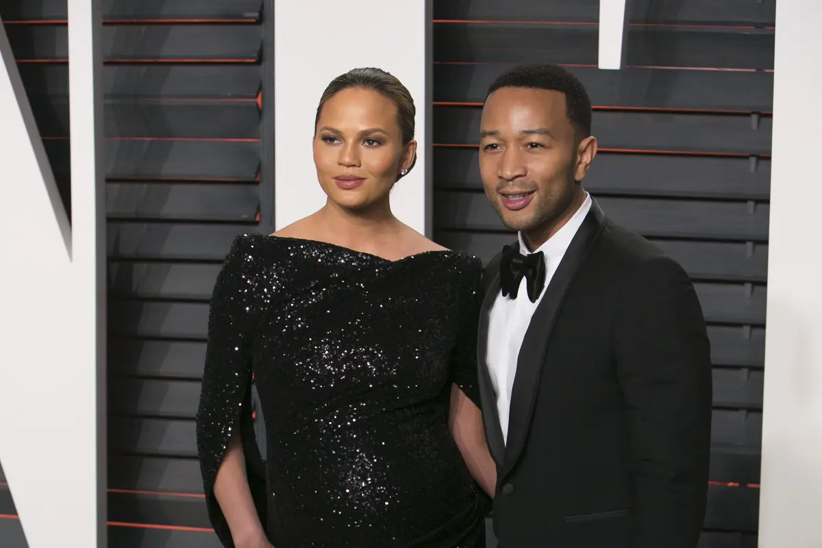 Selamat, Chrissy Teigen dan John Legend Resmi Menjadi  Orang Tua