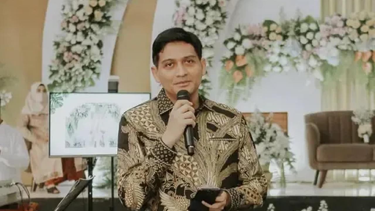 Mantan Bupati Indramayu, Lucky Hakim mengatakan, selama ini tidak pernah ada kerja sama formal secara pribadi maupun pemerintah Kabupaten Indramayu dengan pondok pesantren dipimpin Panji Gumilang tersebut.