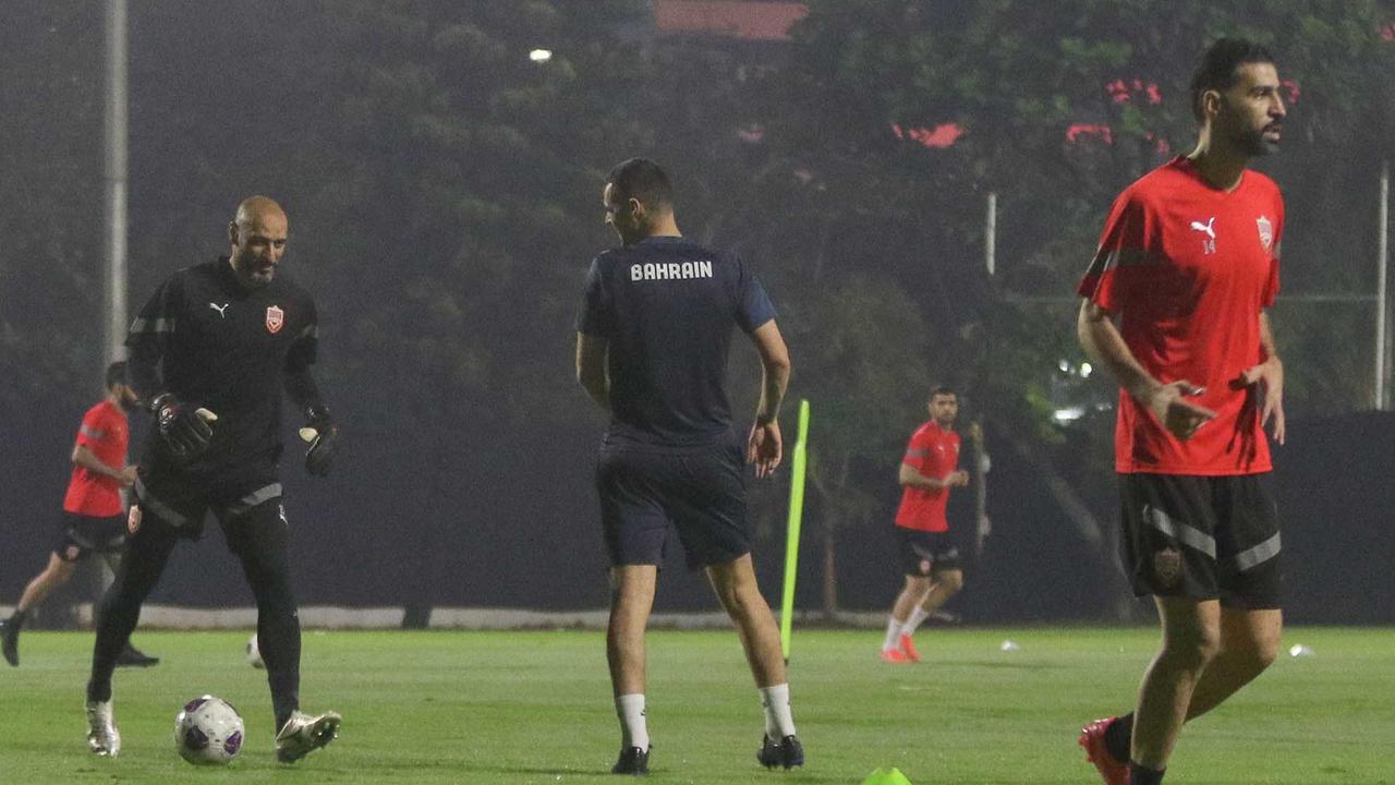 FOTO: Latihan Timnas Bahrain di Lapangan A Senayan