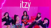 Ini nama fandom resmi  ITZY, dan fans ungkap pro kontra mereka. (JYP Ent)