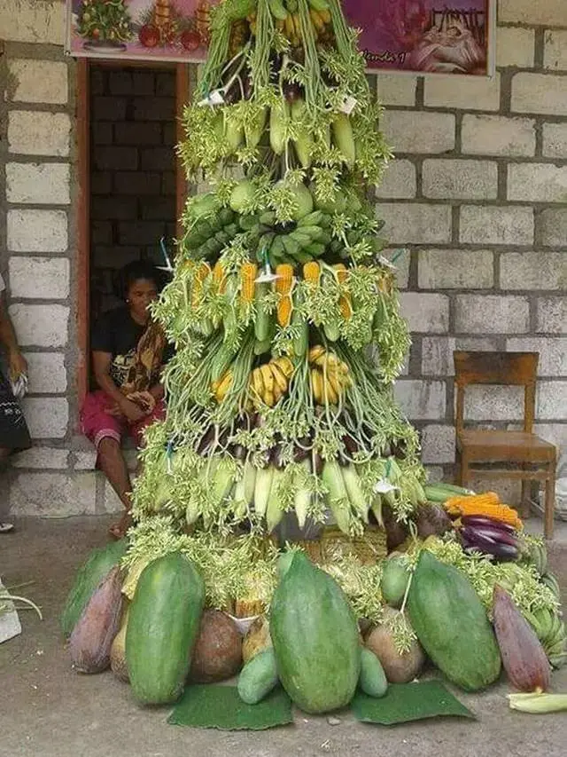 8 Potret Pohon Natal yang Terbuat dari Buah dan Sayur, Bisa Langsung Dimakan