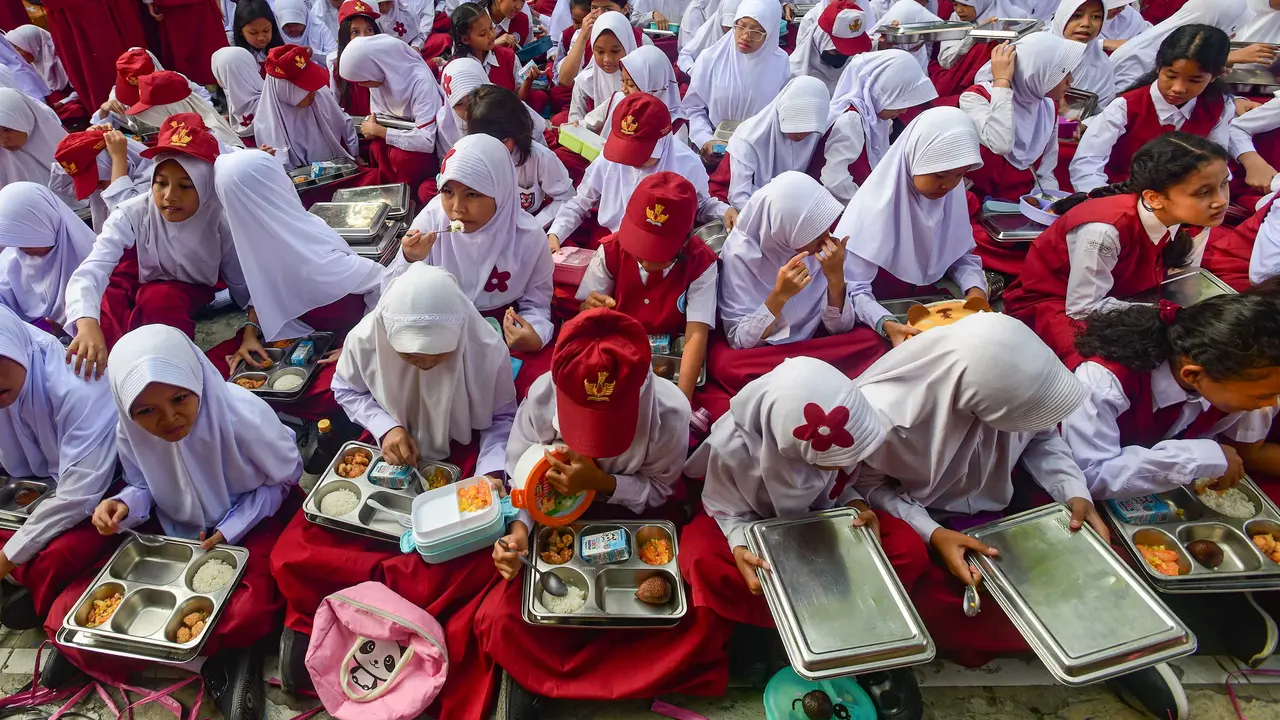 Siswa Kembali Menikmati Makan Bergizi Gratis