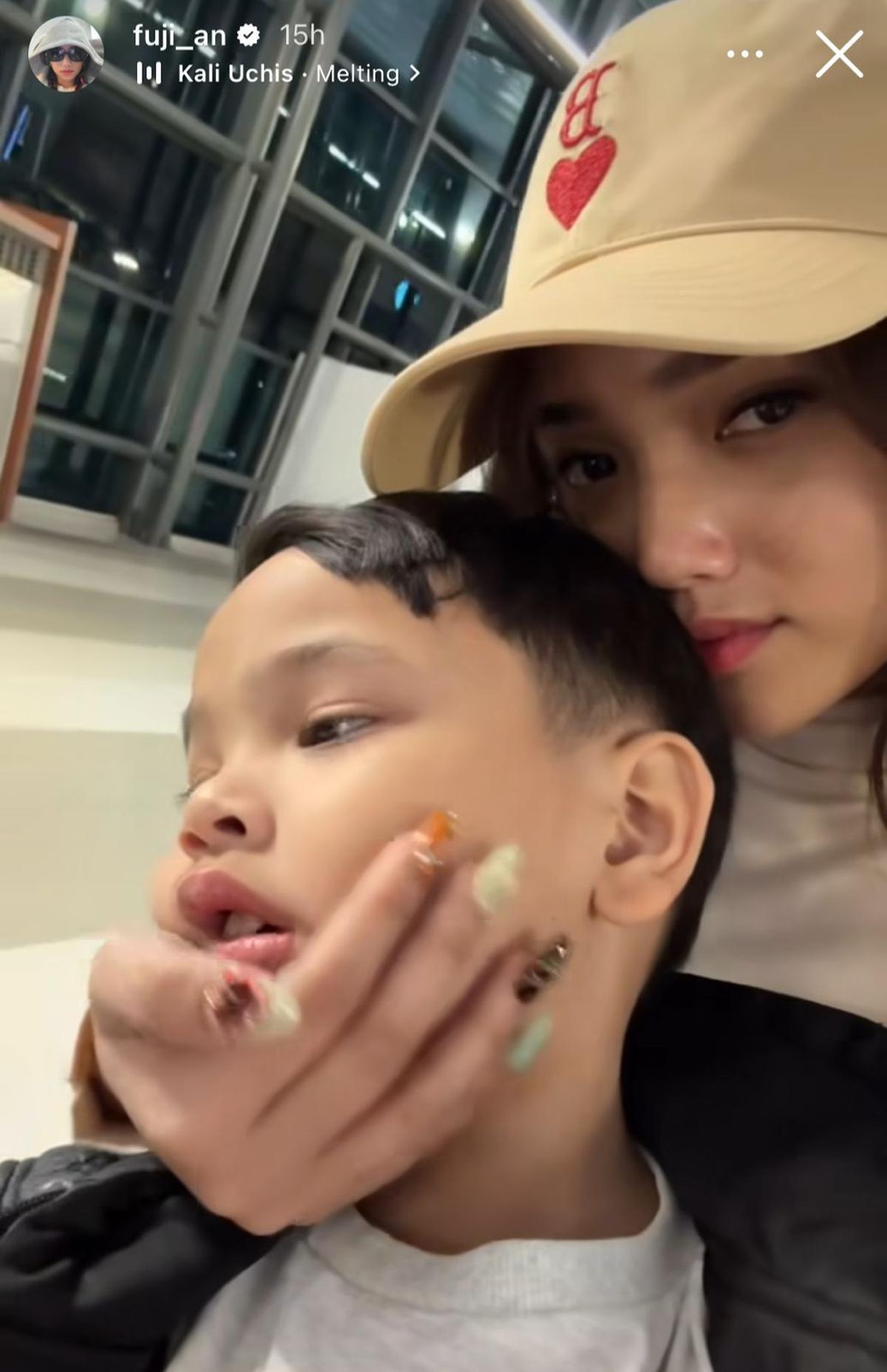 Potret Fuji Memeluk dan Mencium Gala Sky di Bandara, Bukti Kasih Sayang Seperti Anak Sendiri