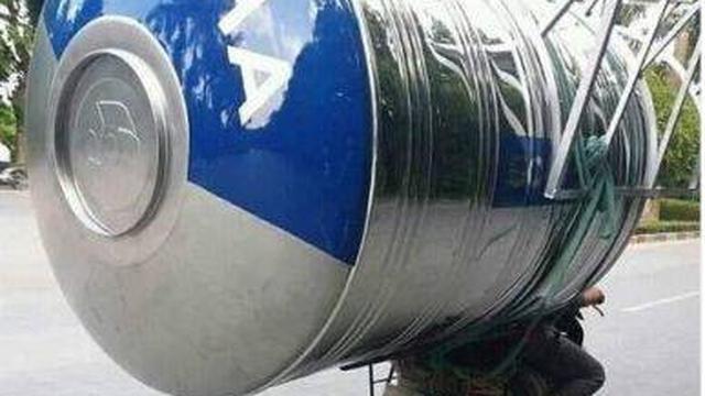 7 Potret Ojol Kirim Barang Berukuran Jumbo Ini Bikin Kasihan