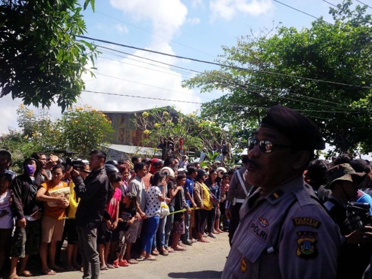 Kemarahan ratusan warga warnai rekonstruksi pembunuhan Angeline