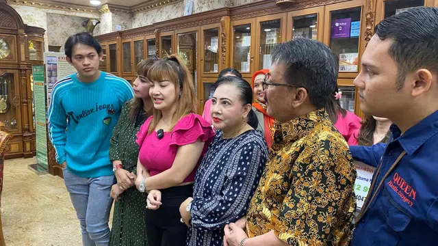 Irma Darmawangsa revisi kecantikan di Queen Klinik Bedah Plastik