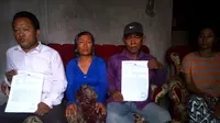 Satu keluarga calon jemaah haji di Surabaya, Jawa Timur, ditipu perwira polisi gadungan. (Liputan6.com/Dian Kurniawan)