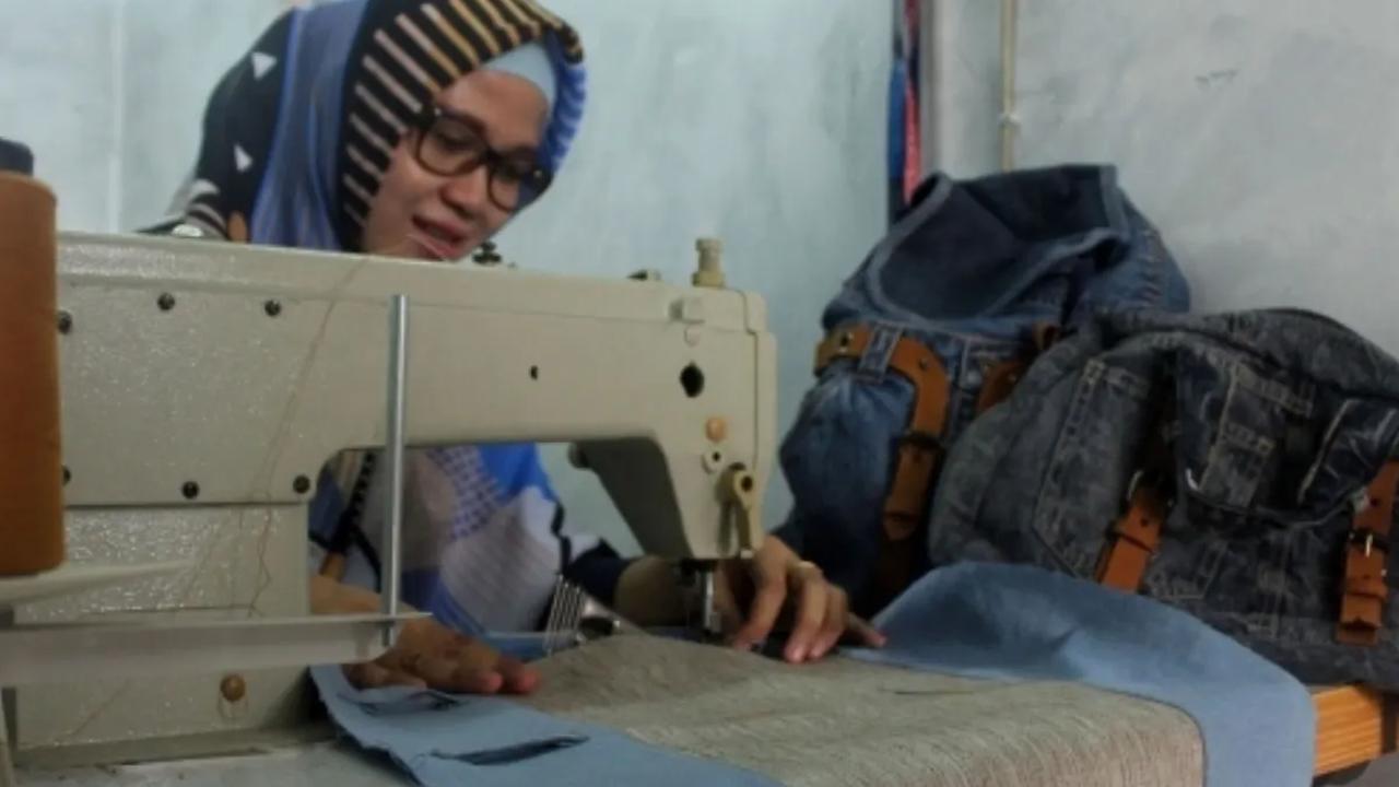 Sementara pabrik terbesar Yoshida Industries berada di Georgia dengan kapasitas produksi sekitar 7 juta zipper dalam sehari.