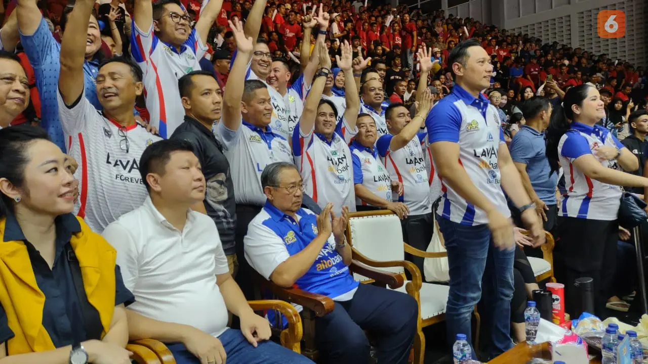 Senyum Presiden ke-6 RI usai tim LaVani berhasil menjuarai final Four Proliga di Solo