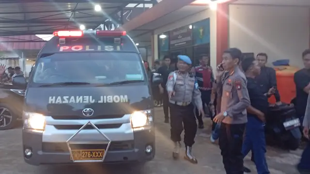 Pelepasan Jenazah korban dari Rumah sakit ke Rumah Duka Korban. (Liputan6.com/Ajang)