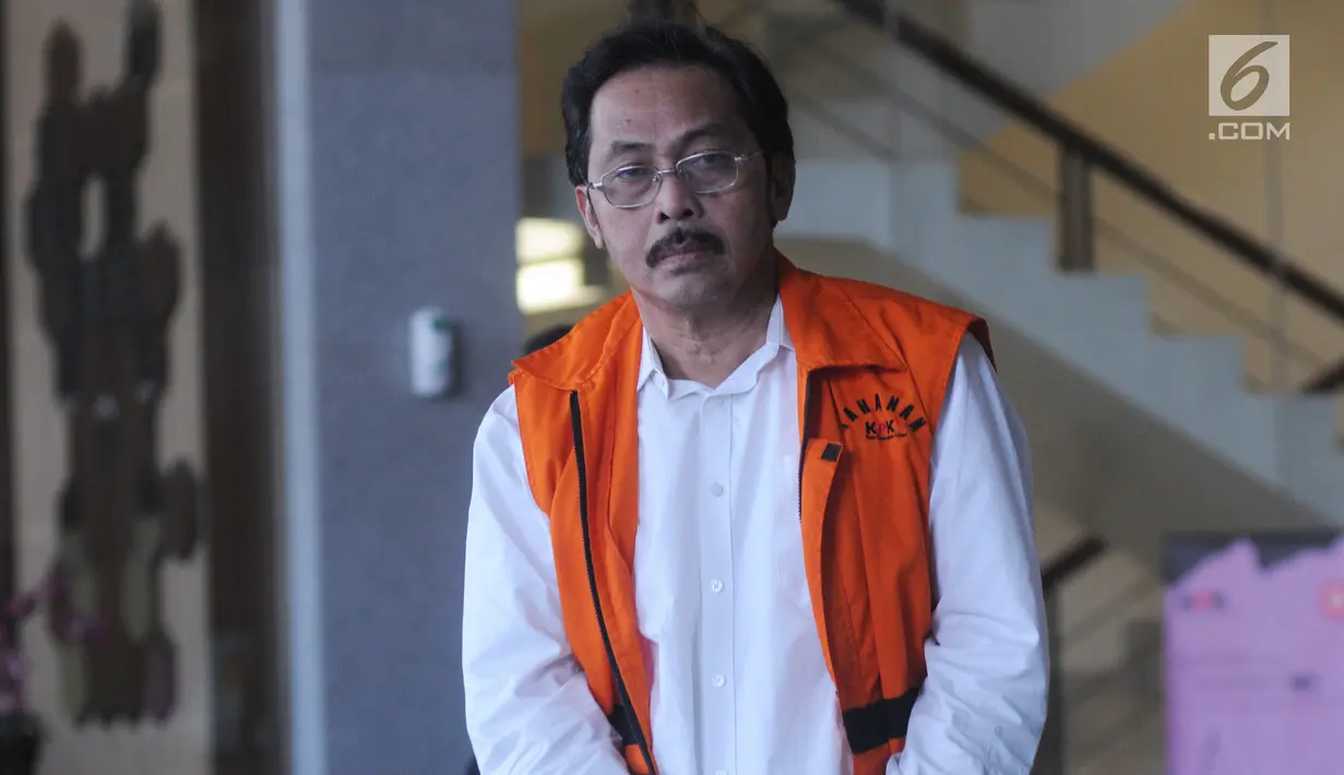 Gubernur Kepulauan Riau nonaktif Nurdin Basirun usai menjalani pemeriksaan di Gedung KPK, Jakarta, Selasa (10/9/2019). Nurdin Basirun diperiksa sebagai tersangka kasus dugaan suap izin prinsip dan izin lokasi pemanfaatan laut, proyek reklamasi di wilayah Kepulauan Riau. (merdeka.com/Dwi Narwoko)