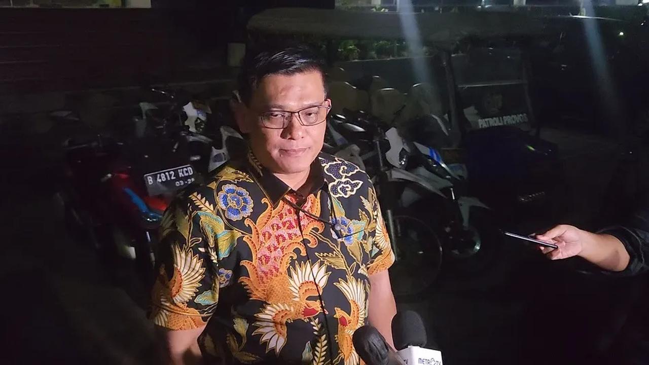 Direktur Reserse Kriminal Khusus Polda Metro Jaya Kombes Pol Ade Safri Simanjuntak menyebut, penyidik telah memanggil tiga orang saksi untuk dimintai keterangan pada hari ini.<br>