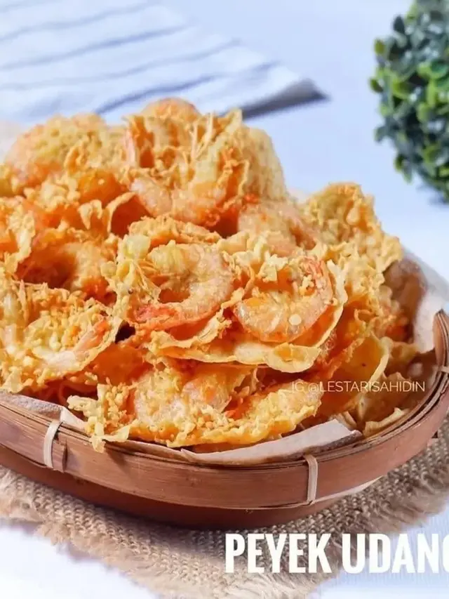 Sepiring peyek udang (IG laukpauk_mamak)