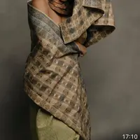 Anggun C Sasmi dikenal sebagai salah satu perempuan Indonesia yang berhasil mendulang sukses di kancah internasional. Dalam ragam kesempatan, ia banyak tampil membanggakan dengan sentuhan wastra nusantara yang memikat. (Foto: Cita Tenun Indonesia. Dok)