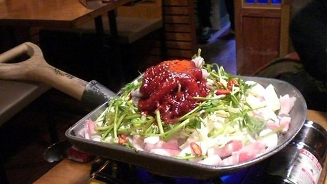 6 Potret Alih Fungsi Sekop dan Cangkul Ini Bikin Tepuk Jidat