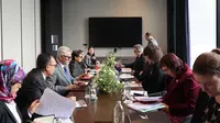 Menlu RI Retno Marsudi (kiri) dan Menlu Selandia Baru Winston Peters melakukan Joint Ministerial Commission (JMC) di Auckland, Selandia Baru. (dok. Kemlu RI)