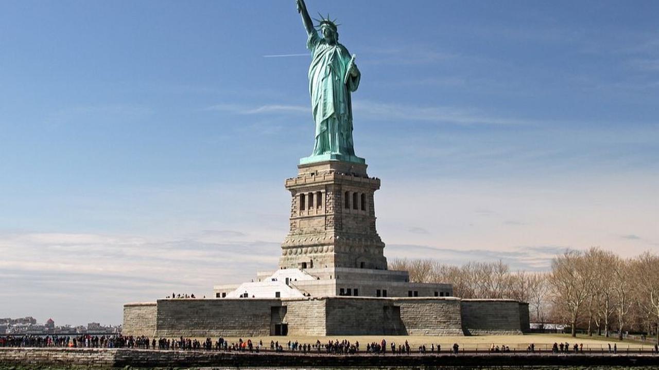 9. Amerika Serikat memiliki	219 bahasa dan menduduki peringkat sembilan.