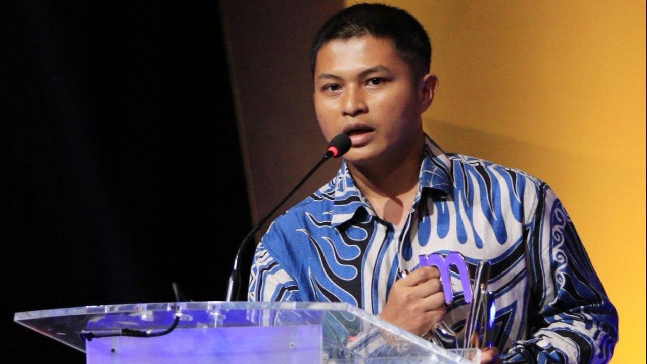 Aksi Cecep ini menjadi inspirasi yang menggerakkan orang-orang untuk ikut dalam kegiatan membersihkan masjid secara sukarela.