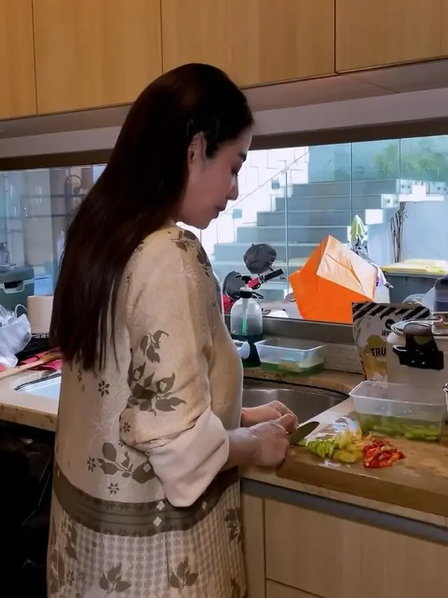 Dapur dan Ruang Makan Rumah Dewi Perssik