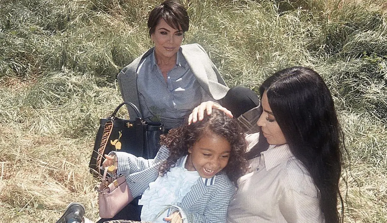 Namun Kim mengatakan bahwa North kini mulai mengerti bahwa ia harus berbagi cinta kedua orangtuanya. (instagram/kimkardashian)