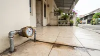 Tanda-Tanda Rumah Mengalami Kebocoran Pipa Air Halus di Bawah Lantai, Kenali dari Putaran Jarum Meteran