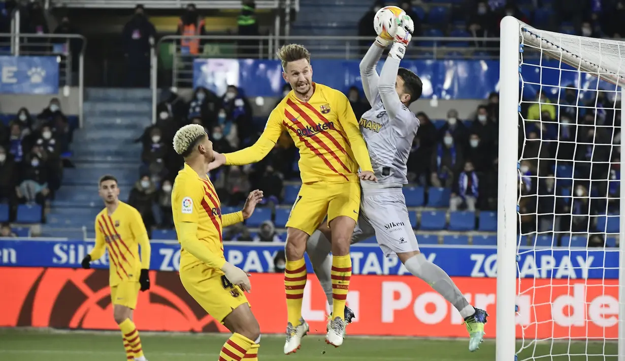 Serangan bertubi-tubi Barcelona akhirnya membuahkan hasil jelang tiga menit sebelum waktu normal habis lewat gol Frenkie de Jong. (AP/Alvaro Barrientos)