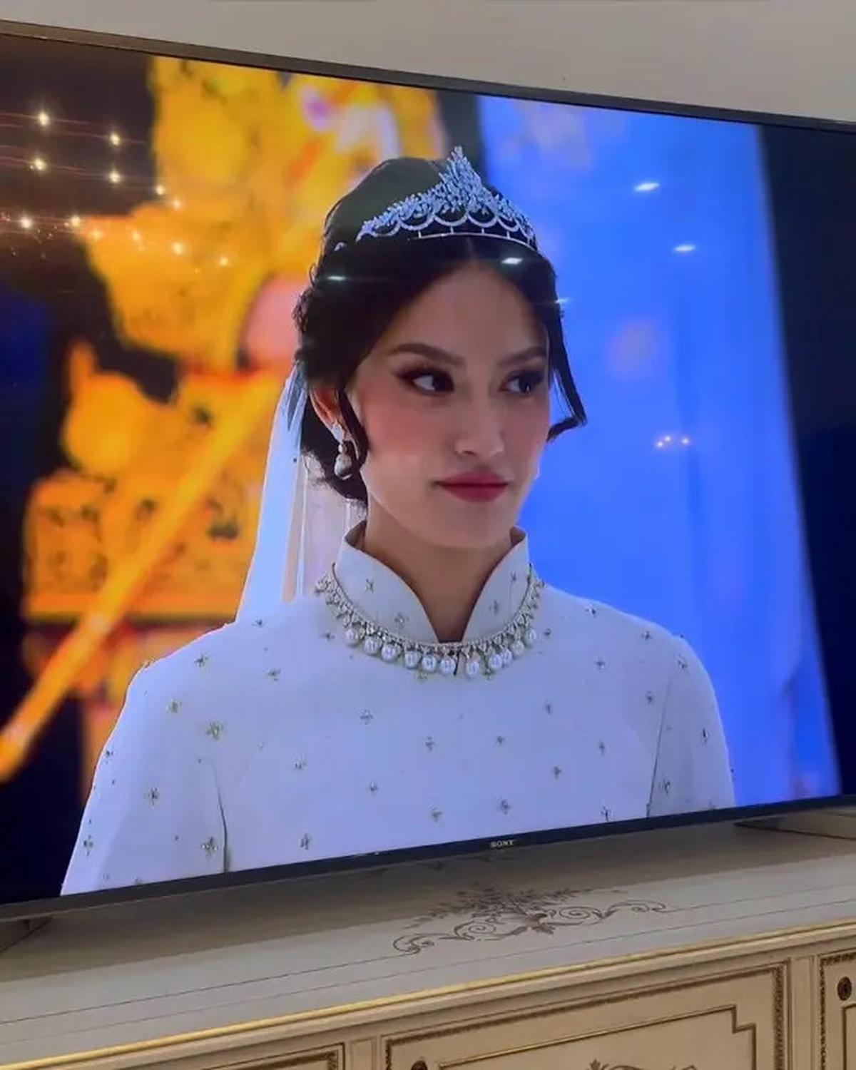 6 Pesona Anggun Tengku Natasya Adnan Anak Artis Senior Enny Beatrice Resmi Dinikahi Pangeran Malaysia, Pakai Gaun Hian Tjen