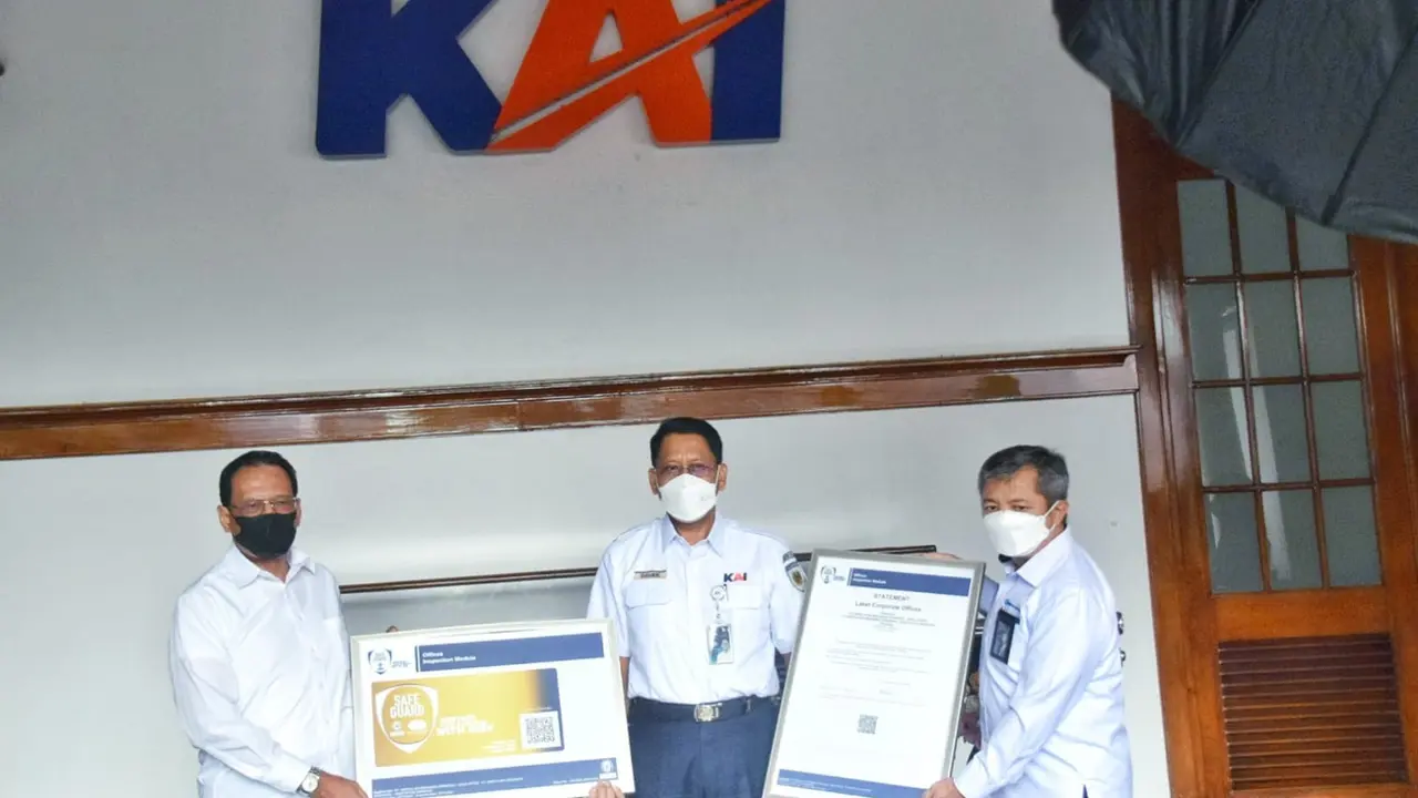 PT Kereta Api Indonesia (Persero) mendapatkan SafeGuard Label dari Surveyor Indonesia dan Bureau Veritas