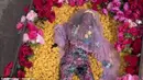 Rabu (2/2/2017), penyanyi Beyonce membawa kabar bahagia soal kehamilannya dan anak kembar yang dikandungnya saat ini. Ia juga mengunggah foto yang berkonsep bunga-bunga. Beyonce mengenakan lingerie dan tudung kepala. (doc.dailymail.com)