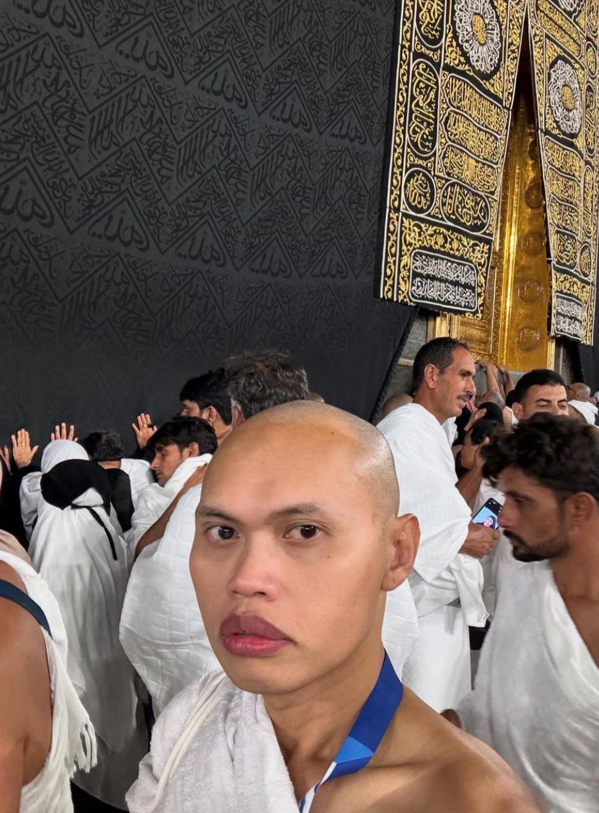 Penampilan Baru Wanda Hara Saat Umroh, Netizen Terharu dengan Doa Tulusnya