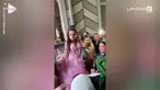 Warganet dihebohkan dengan beredarnya momen pernikahan bocah berusia 10 dan 8 tahun di Rumania.