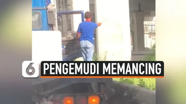 VIDEO: Bosan Terjebak Macet, Pengemudi Truk Malah Memancing