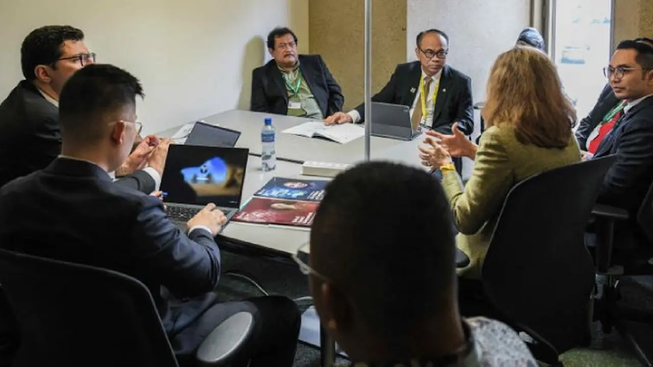 Menkominfo Budi Arie Setiadi bertemu dengan UNESCO di Forum WSIS 2024 di Jenewa Swiss. Credit: Biro Humas Kominfo