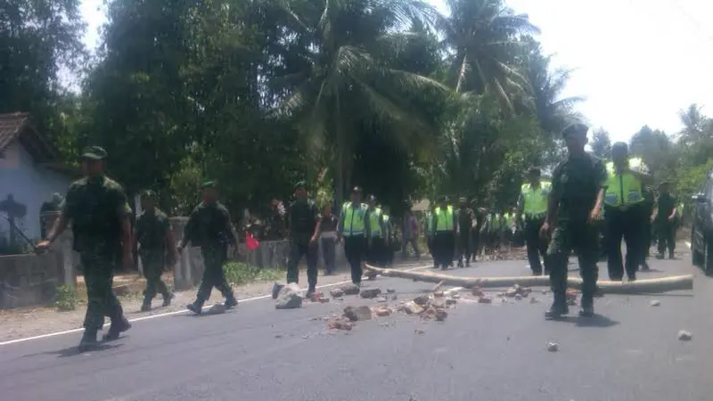 Warga Kulonprogo Blokade Jalan 6 Jam, 2 Sekolah Diliburkan