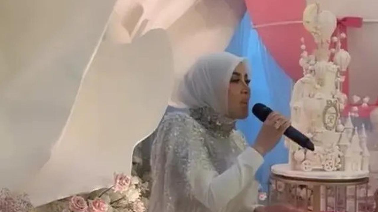 5 Potret Detail Dekorasi Pesta Ultah Syahrini, Glamor Abis Bak Interior Istana Ratu