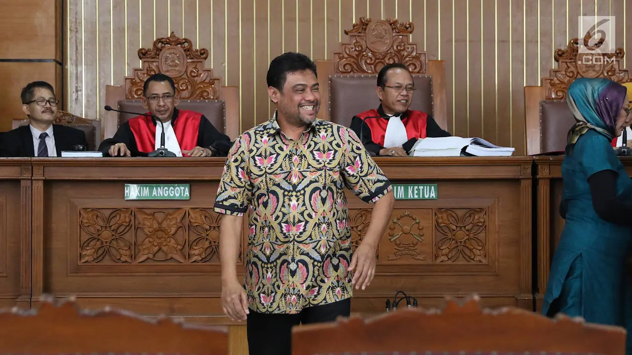 Ratna Sarumpaet Cipika Cipiki dengan Presiden KSPI di Sidang Kasus Hoaks