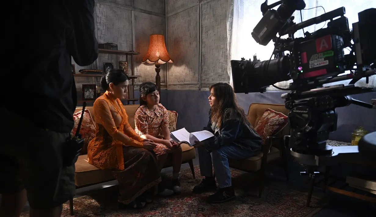 Buku "Seabad Ismail Marzuki: Senandung Melintas Zaman" karya Ninok Leksono jadi salah satu referensi. [Foto: IndonesiaKaya]